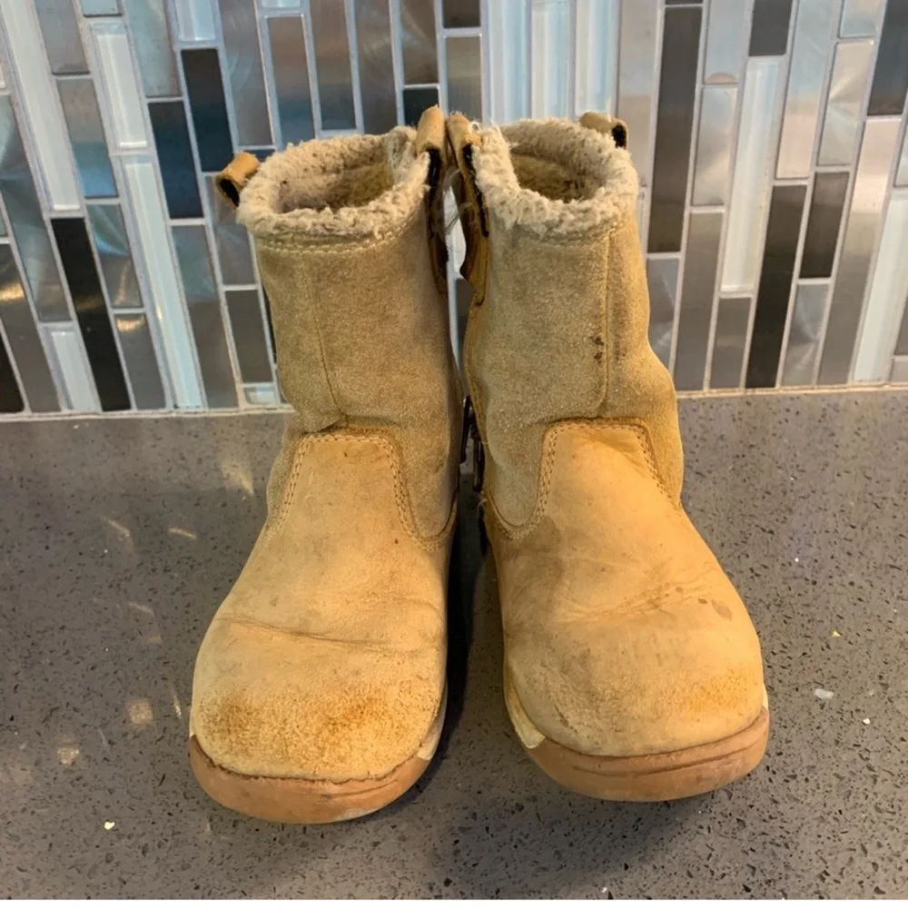 Timberland size 8.5 toddler suede Tan Boots
